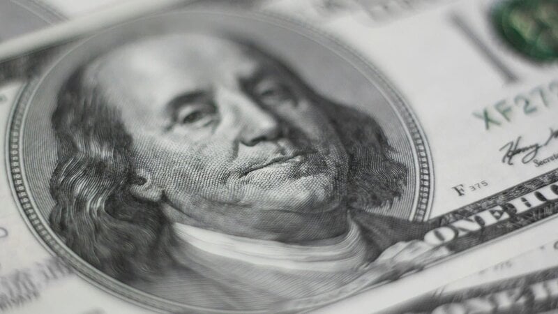 The dollar snaps four weeks of gains after Warsh: October now hinges on the Fed and the ECB, 24 hours apart