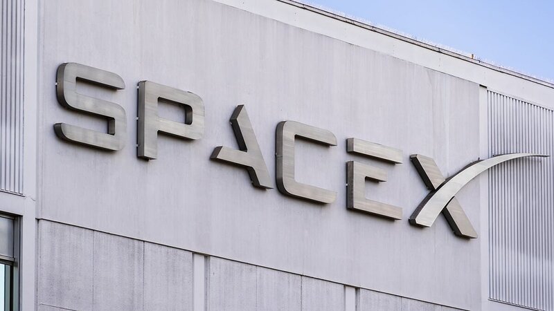SpaceX market cap has already passed Amazon's. But an analyst tells Money.it: «Just like the Mississippi Bubble»