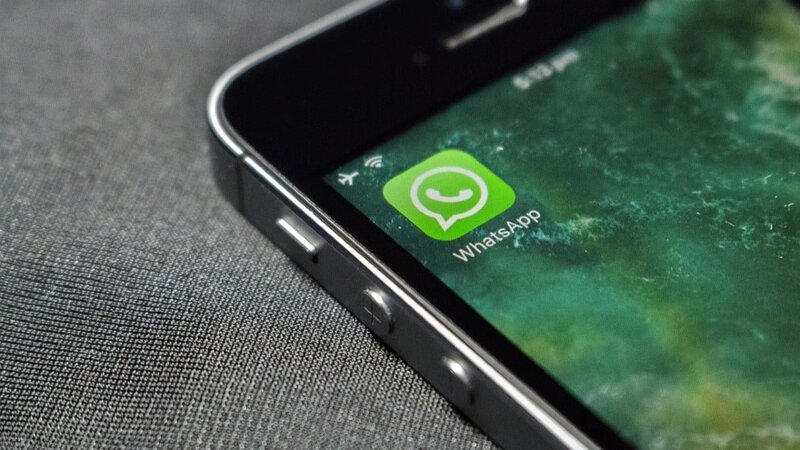 WhatsApp's new Side Chat hides a private AI panel inside your conversations
