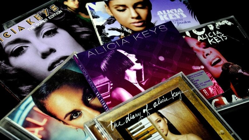 How much does Alicia Keys earn? The American singer-songwriter's net worth