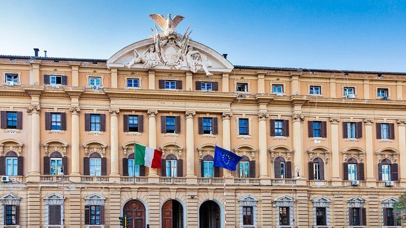 Italy sells €6 billion of dollar-denominated BTPs: yields up to 6.1% as demand tops €19 billion