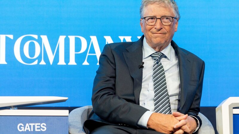 Bill Gates reveals Warren Buffett's greatest tip for having the one thing you can't buy