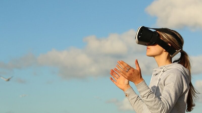 How to Invest in the Metaverse