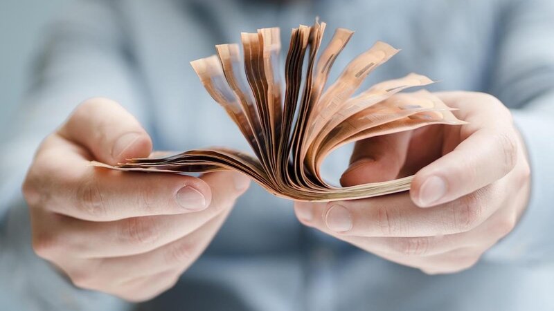What are the Risks of Keeping Your Money in a Bank?