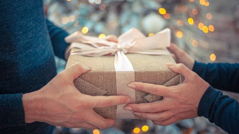 When to open Christmas presents according to tradition