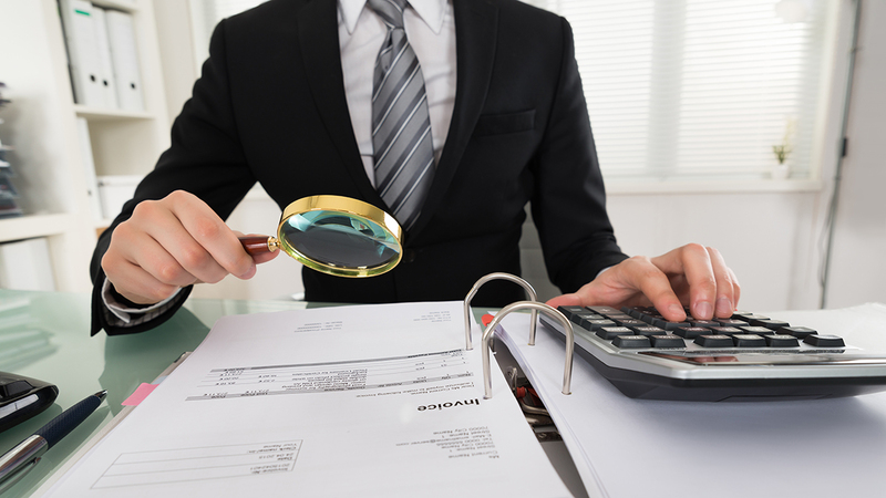 What are fund of funds (FoFs) and how do they work?