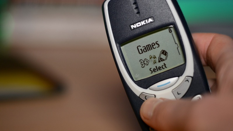 Say goodbye to smartphones, dumbphones are the new frontier of technology