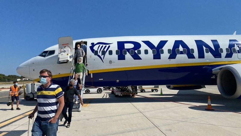 Ryanair announces major change to check-in. Here's what you should know
