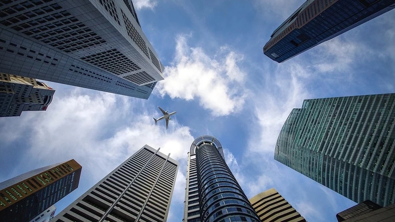 FOMO, TINA, FOMU: should you stay invested in the S&P 500?