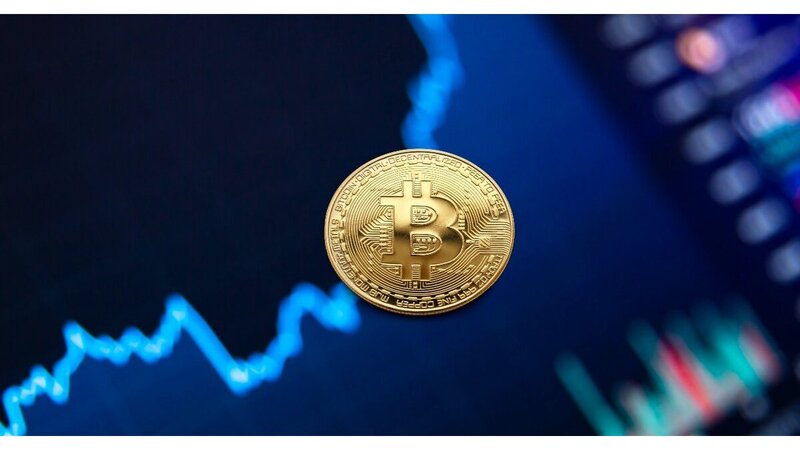 What's (Really) Behind Gold's Fall and Bitcoin's Rally