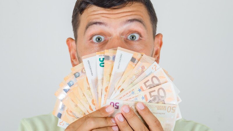 How to earn 3.000 euros a month?
