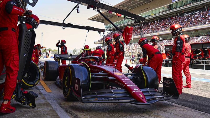 How much does a Formula 1 mechanic earn?