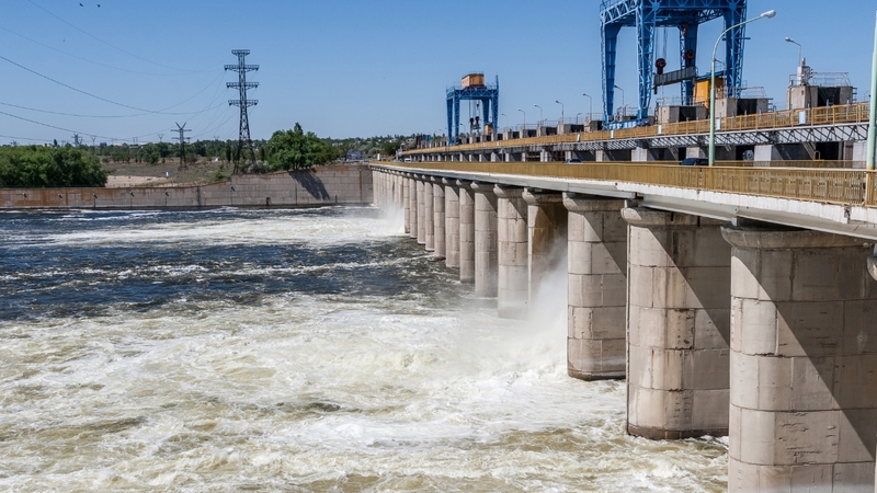 The Kakhovka Dam's explosion could benefit both Russia and Ukraine. Here's why