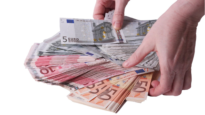 What is cash flow, how is it calculated and how is it managed?