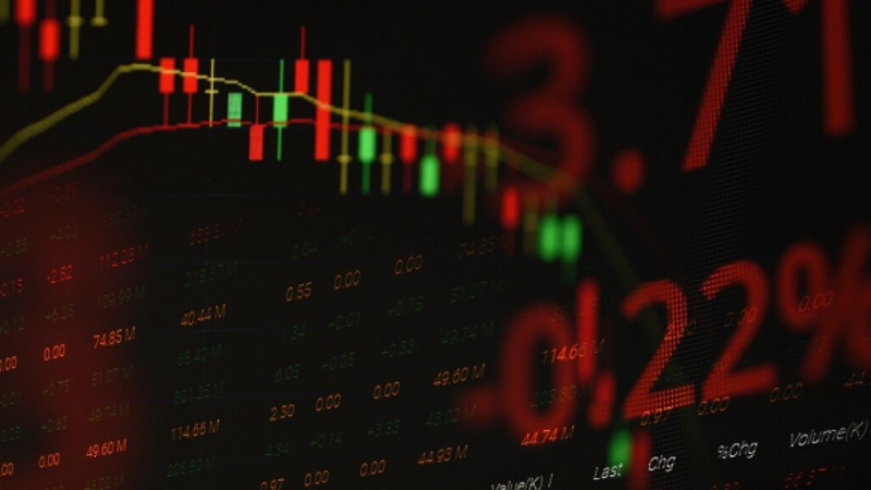 These 4 tech stocks can collapse by 86% (according to analysts)