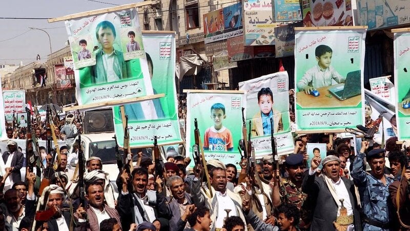 Who are the Houthi rebels and what do they want?