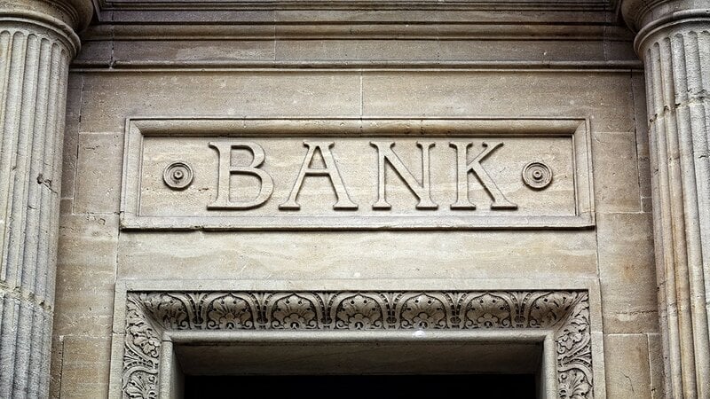 Banks: 6 stocks to buy now
