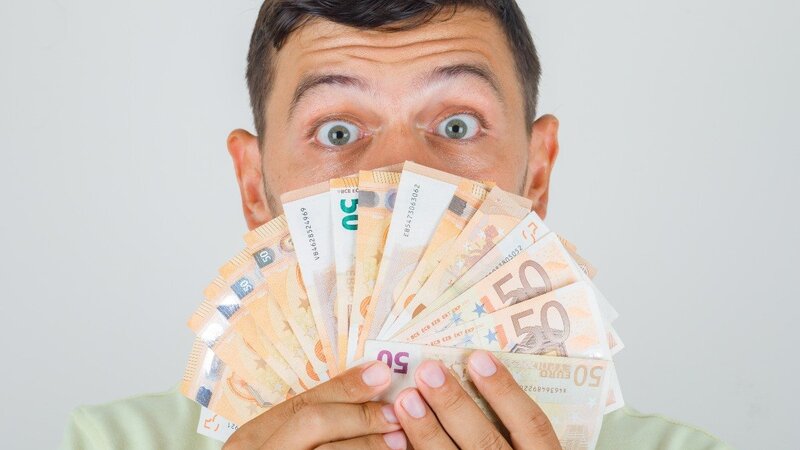 How to earn 3.000 euros a month?